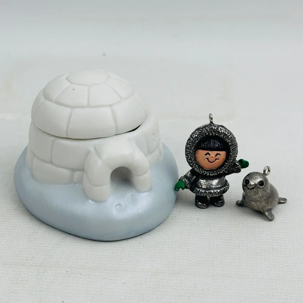 Hallmark Frosty Friends Ornament‎ Set Pewter Miniatures Porcelain Igloo Display